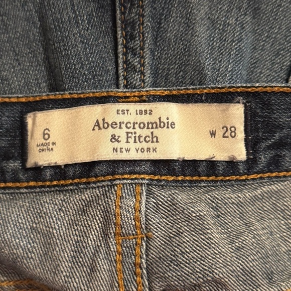 Abercrombie & Fitch Women’s Size 28/6 Button Fly Distressed Denim Jean Shorts - Picture 3 of 8